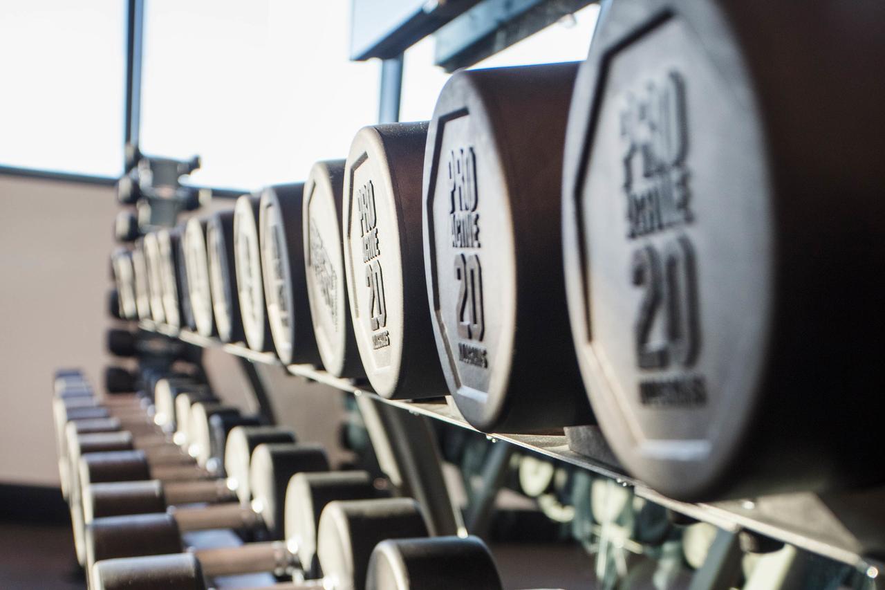 Fv By Peppers Lejlighedshotel Brisbane Eksteriør billede Dumbbells on a rack