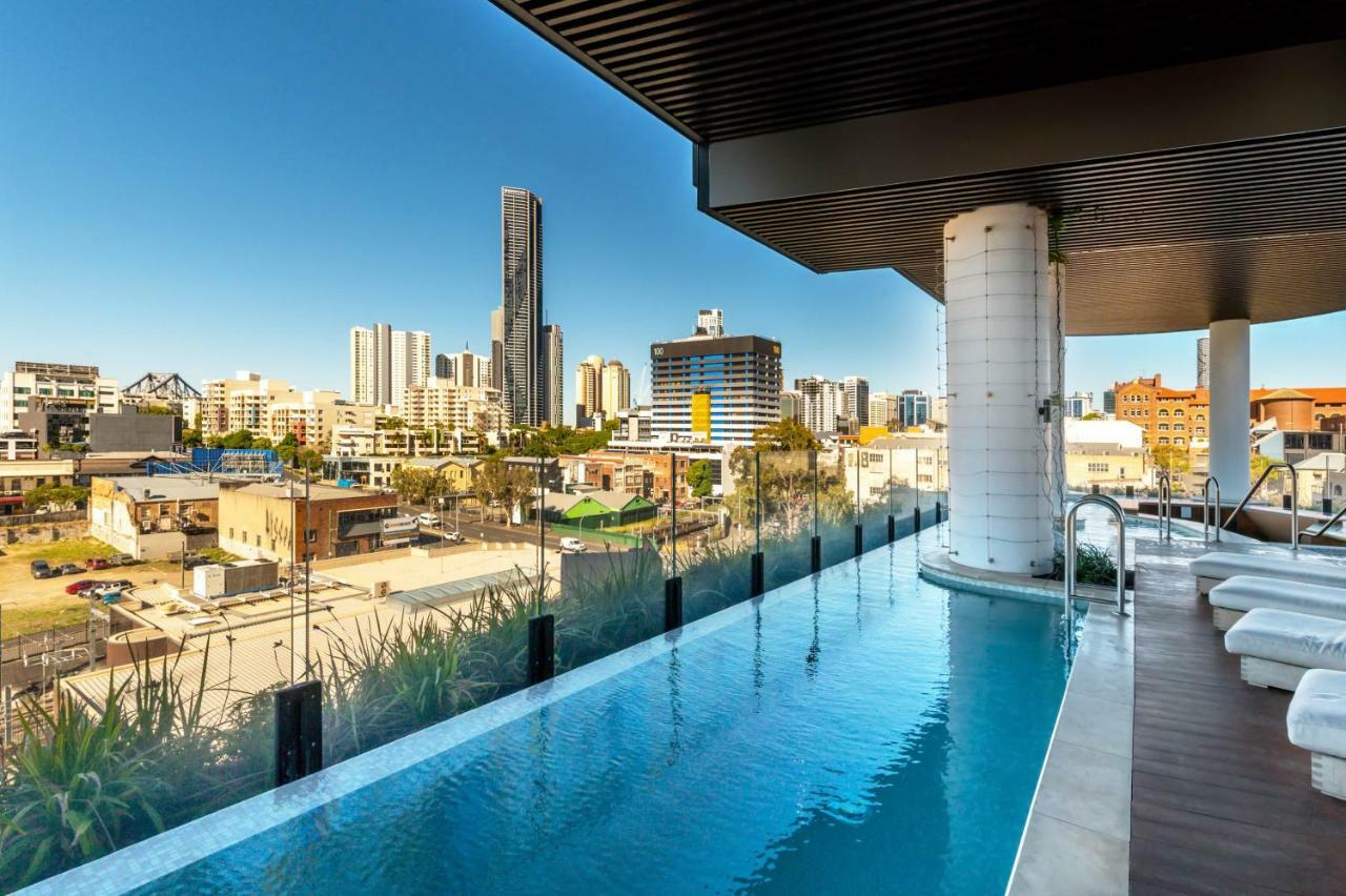 Fv By Peppers Lejlighedshotel Brisbane Eksteriør billede The rooftop pool at Emporium Southbank